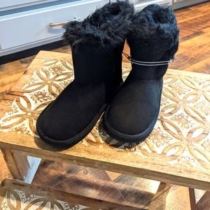 Toddler size 9 black boots